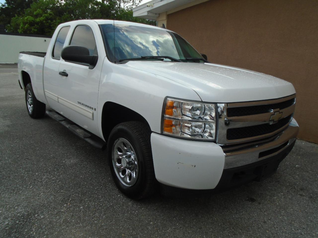 Chevrolet Silverado 1500 2WD Ext Cab 143.5" LS 2009