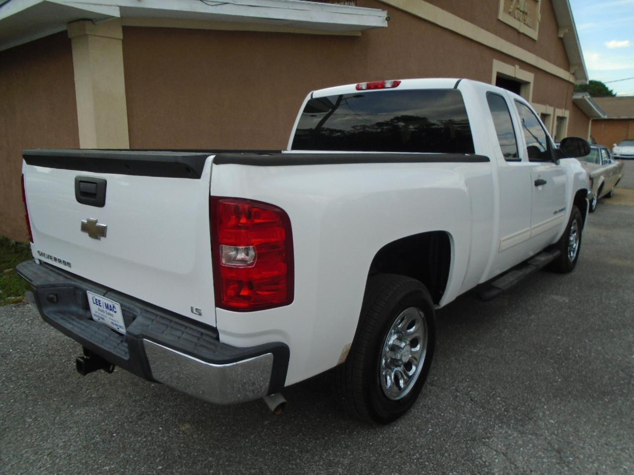 Chevrolet Silverado 1500 2WD Ext Cab 143.5" LS 2009