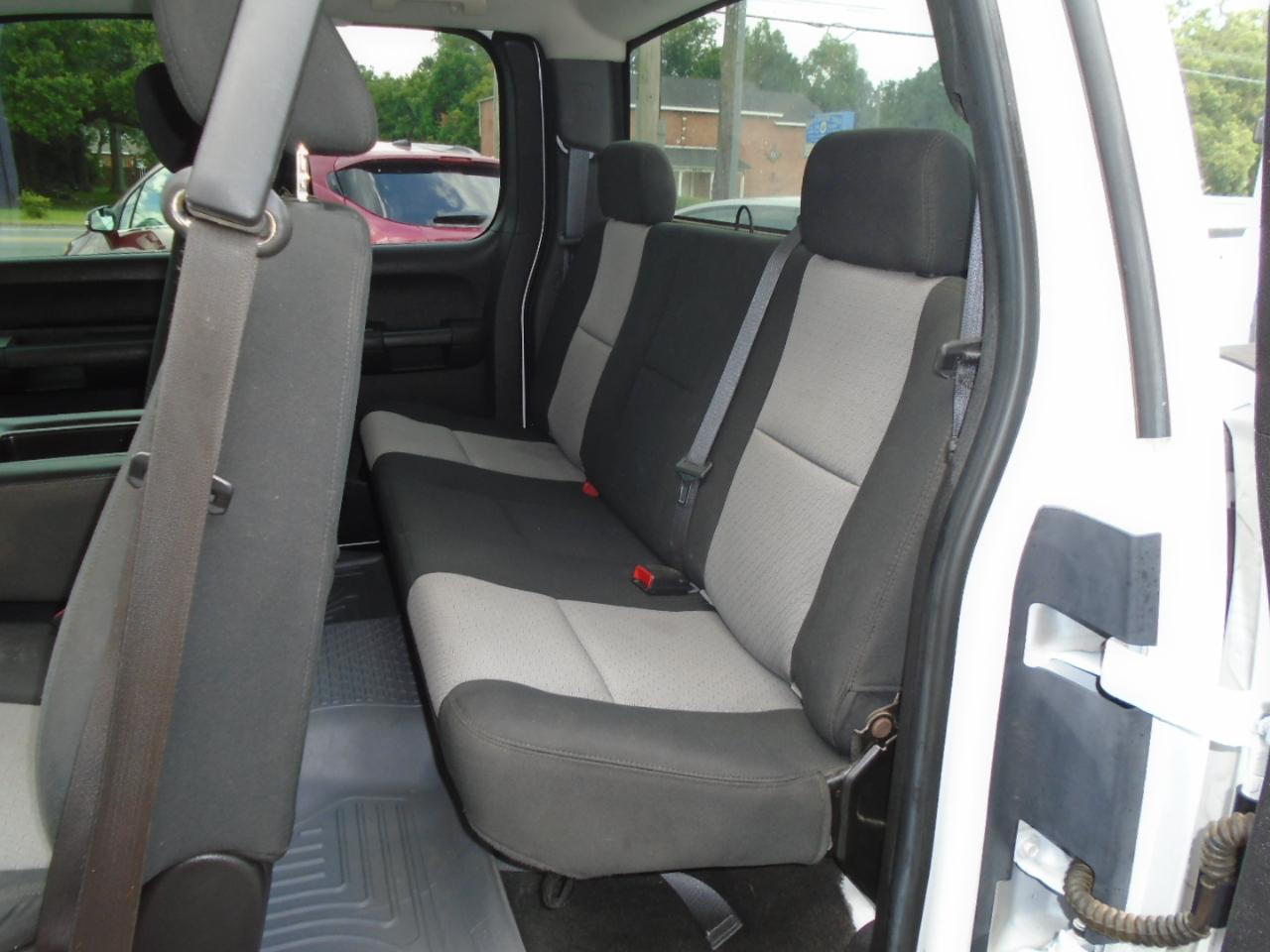 Chevrolet Silverado 1500 2WD Ext Cab 143.5" LS 2009