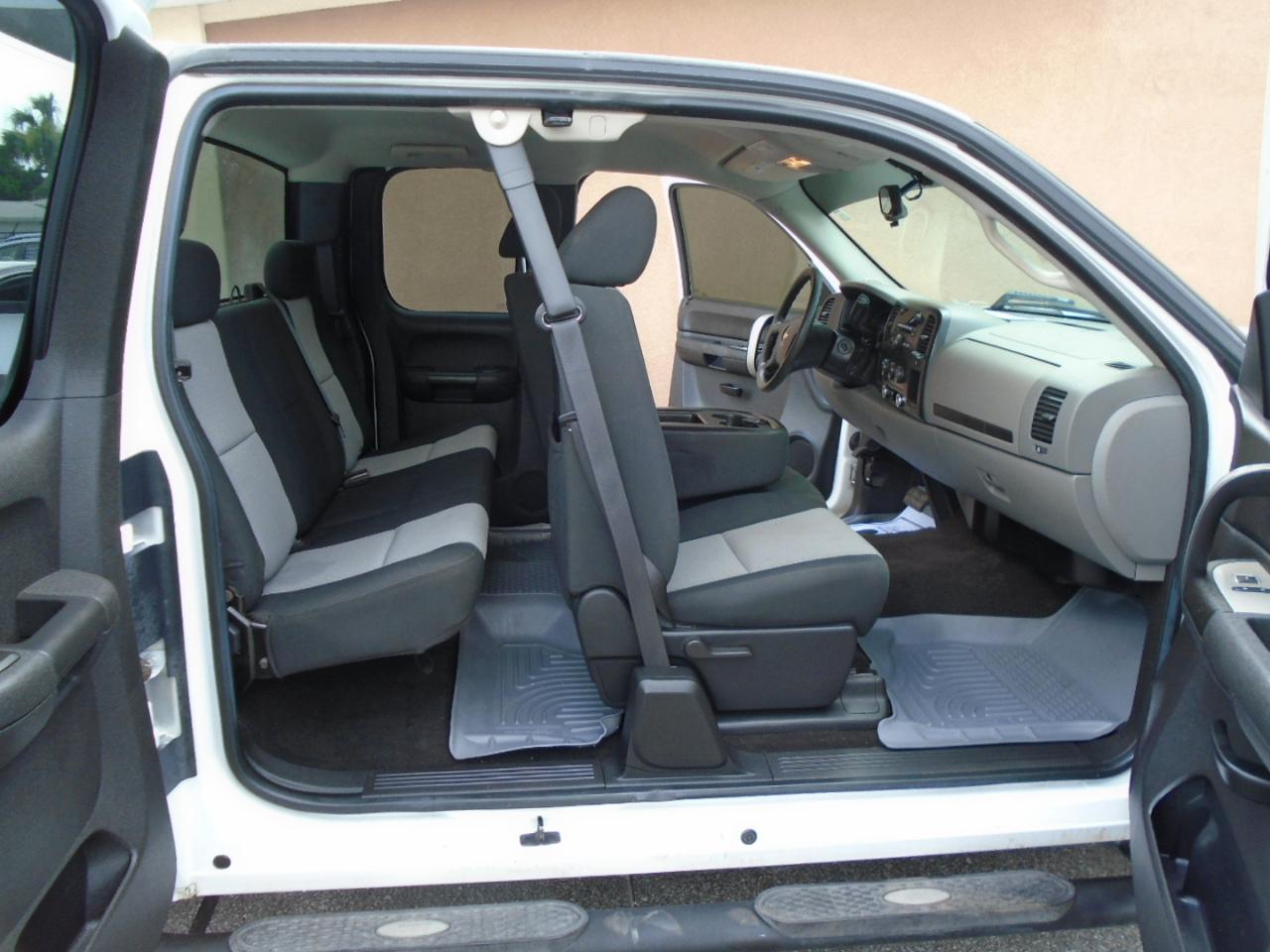 Chevrolet Silverado 1500 2WD Ext Cab 143.5" LS 2009