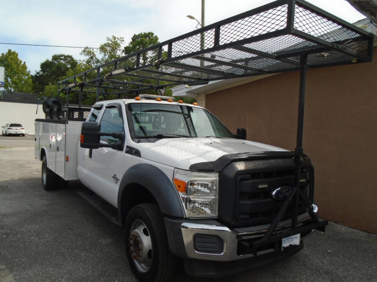 Ford Super Duty F-550 DRW 4WD SuperCab 186" WB 84" CA XL 2016