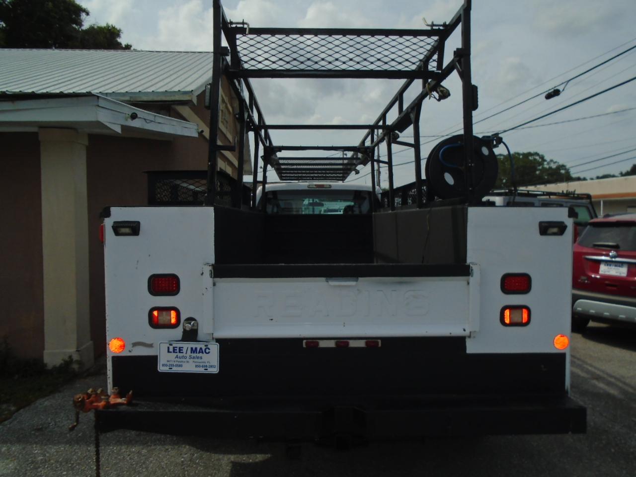 Ford Super Duty F-550 DRW 4WD SuperCab 186" WB 84" CA XL 2016