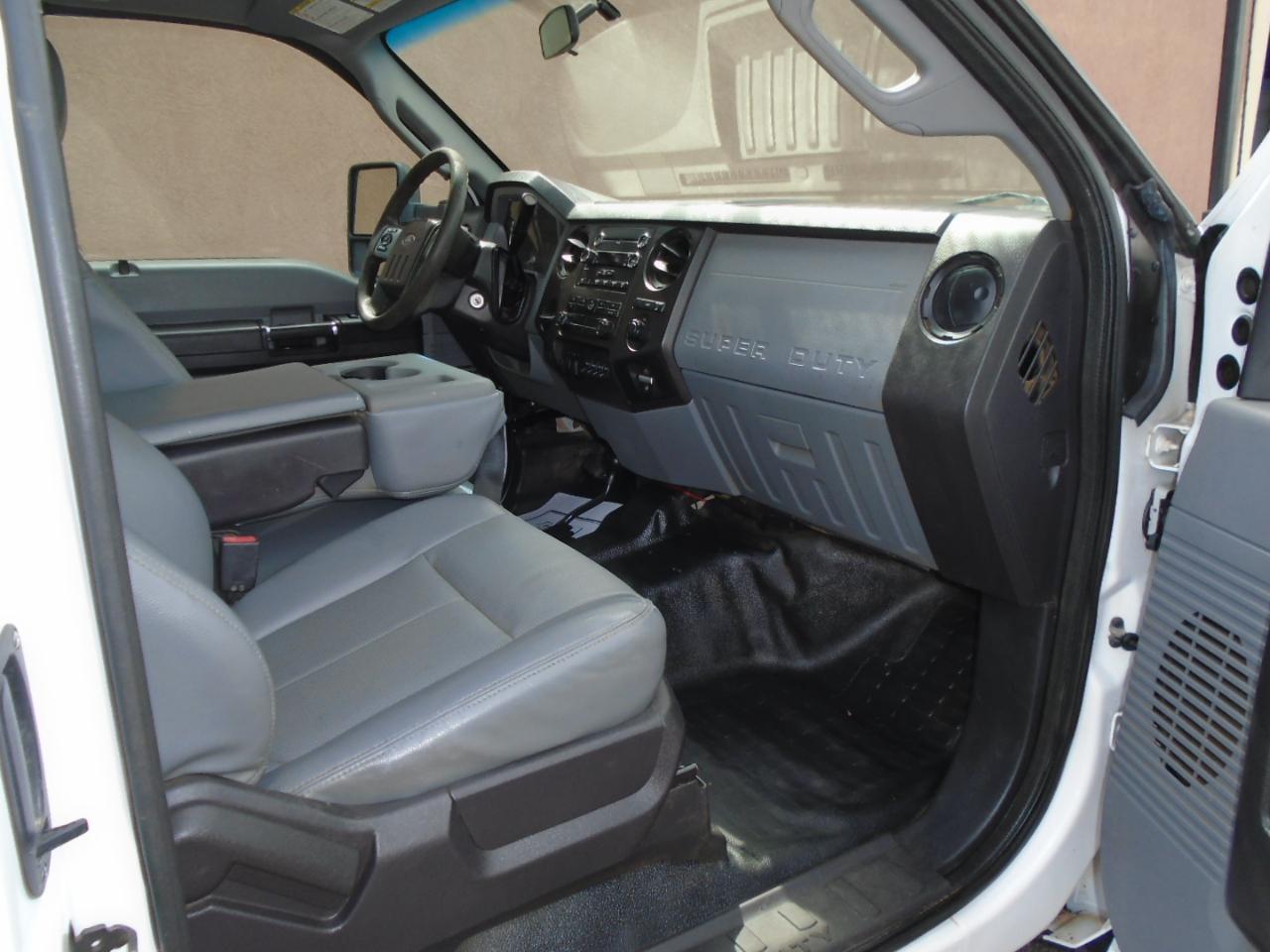 Ford Super Duty F-550 DRW 4WD SuperCab 186" WB 84" CA XL 2016