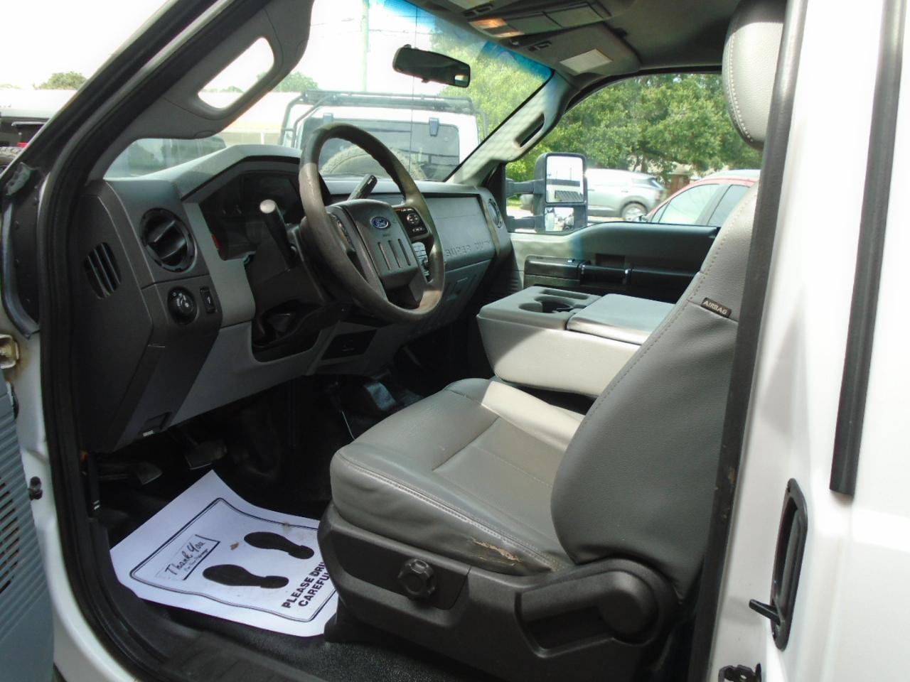 Ford Super Duty F-550 DRW 4WD SuperCab 186" WB 84" CA XL 2016
