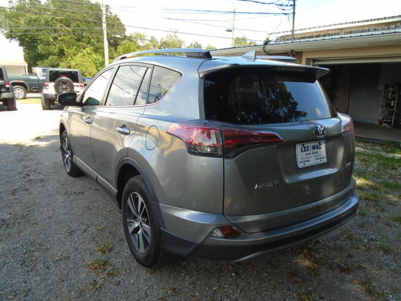 Toyota RAV4 XLE 4D SUV FWD 2018