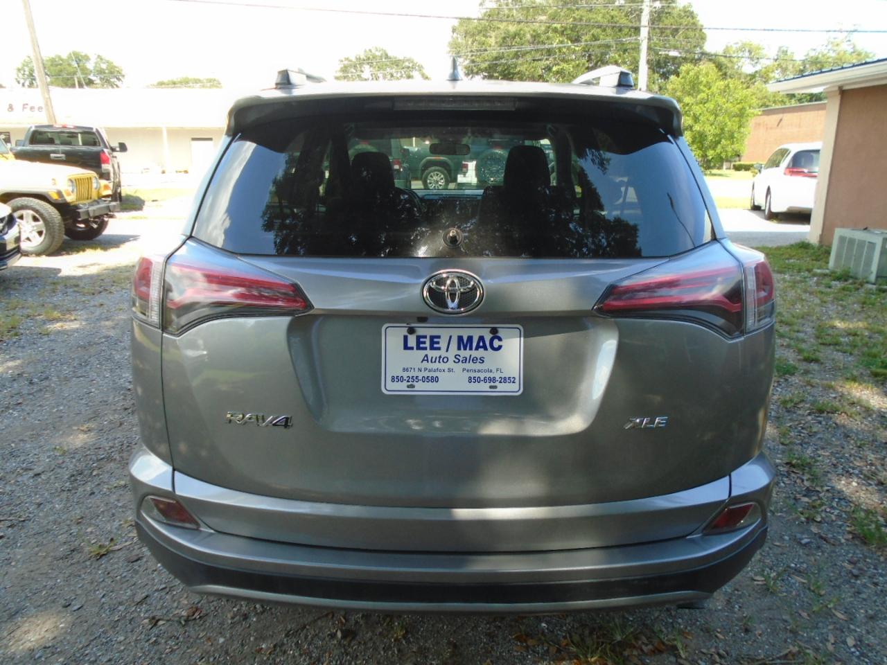 Toyota RAV4 XLE 4D SUV FWD 2018