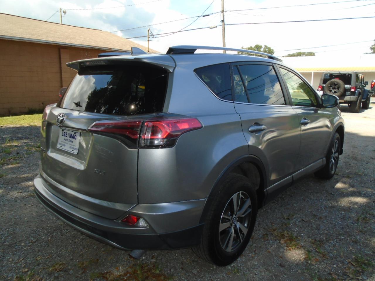 Toyota RAV4 XLE 4D SUV FWD 2018