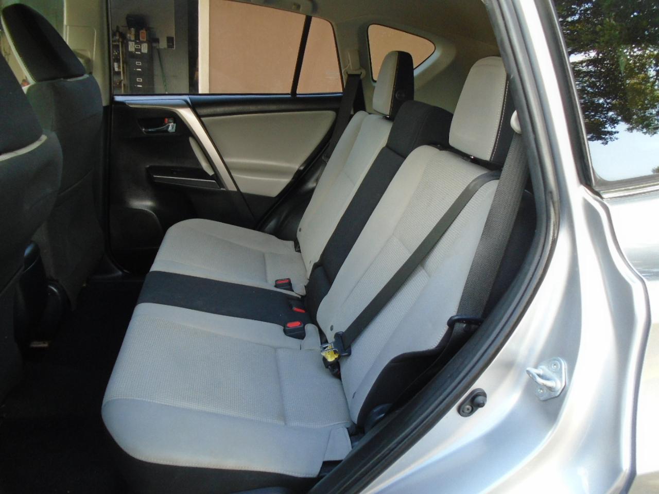 Toyota RAV4 XLE 4D SUV FWD 2018