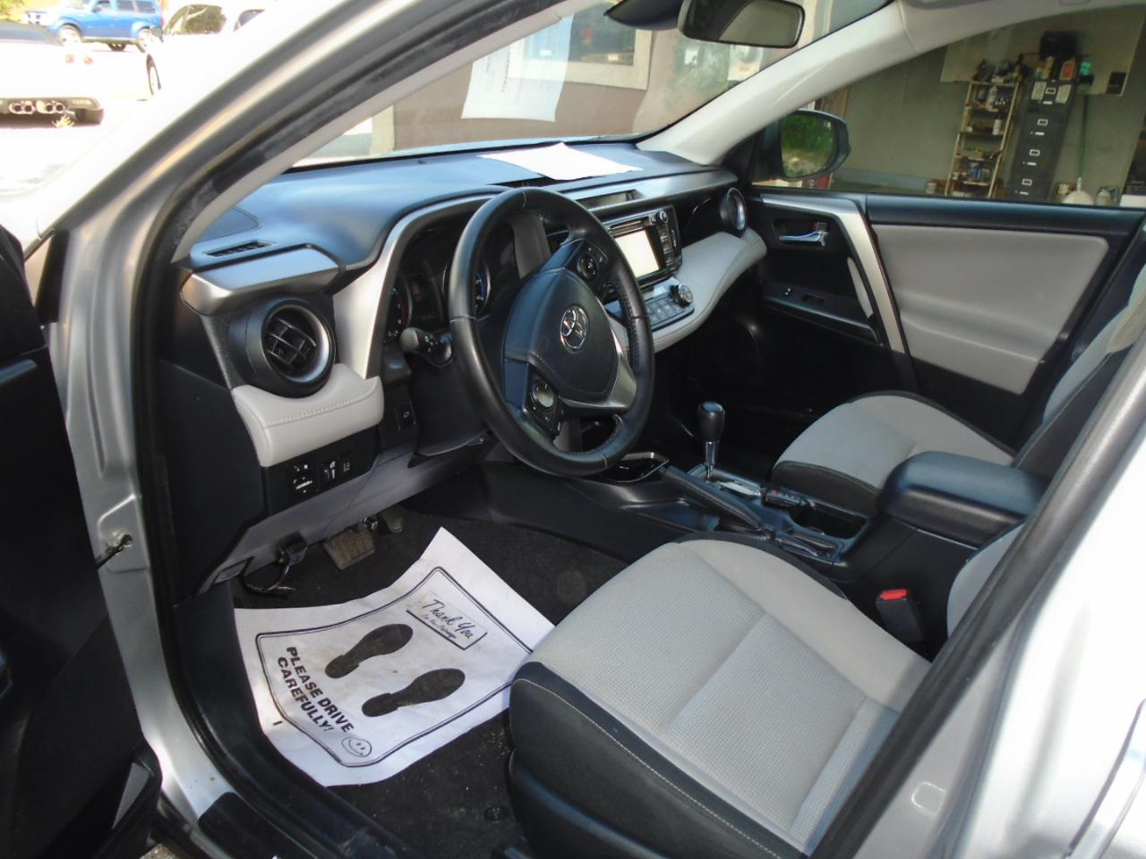 Toyota RAV4 XLE 4D SUV FWD 2018