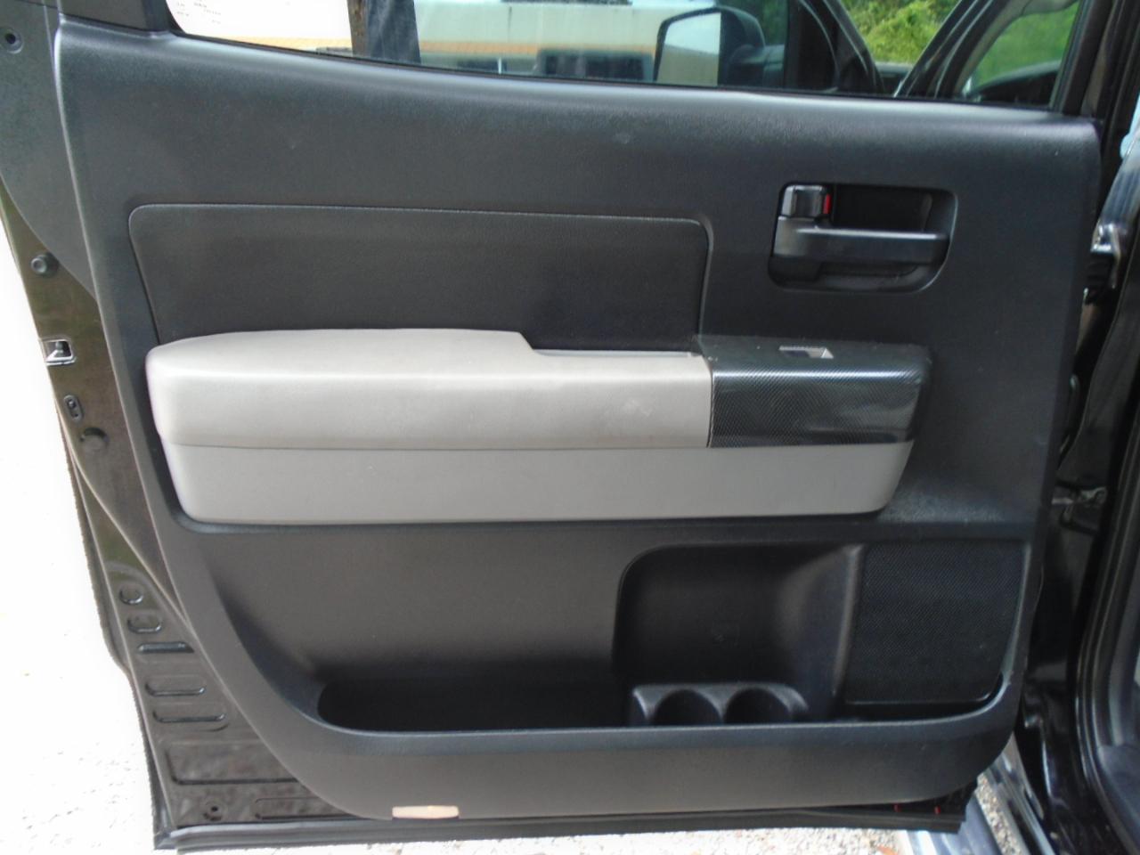 Toyota Tundra 2WD CrewMax 145.7" 5.7L SR5 (Natl) 2007