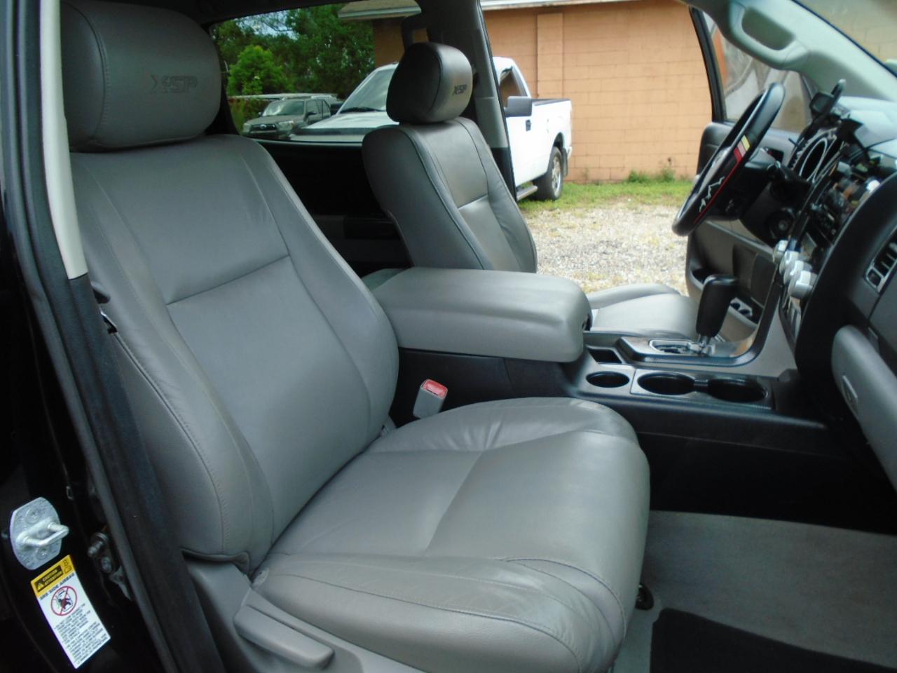Toyota Tundra 2WD CrewMax 145.7" 5.7L SR5 (Natl) 2007