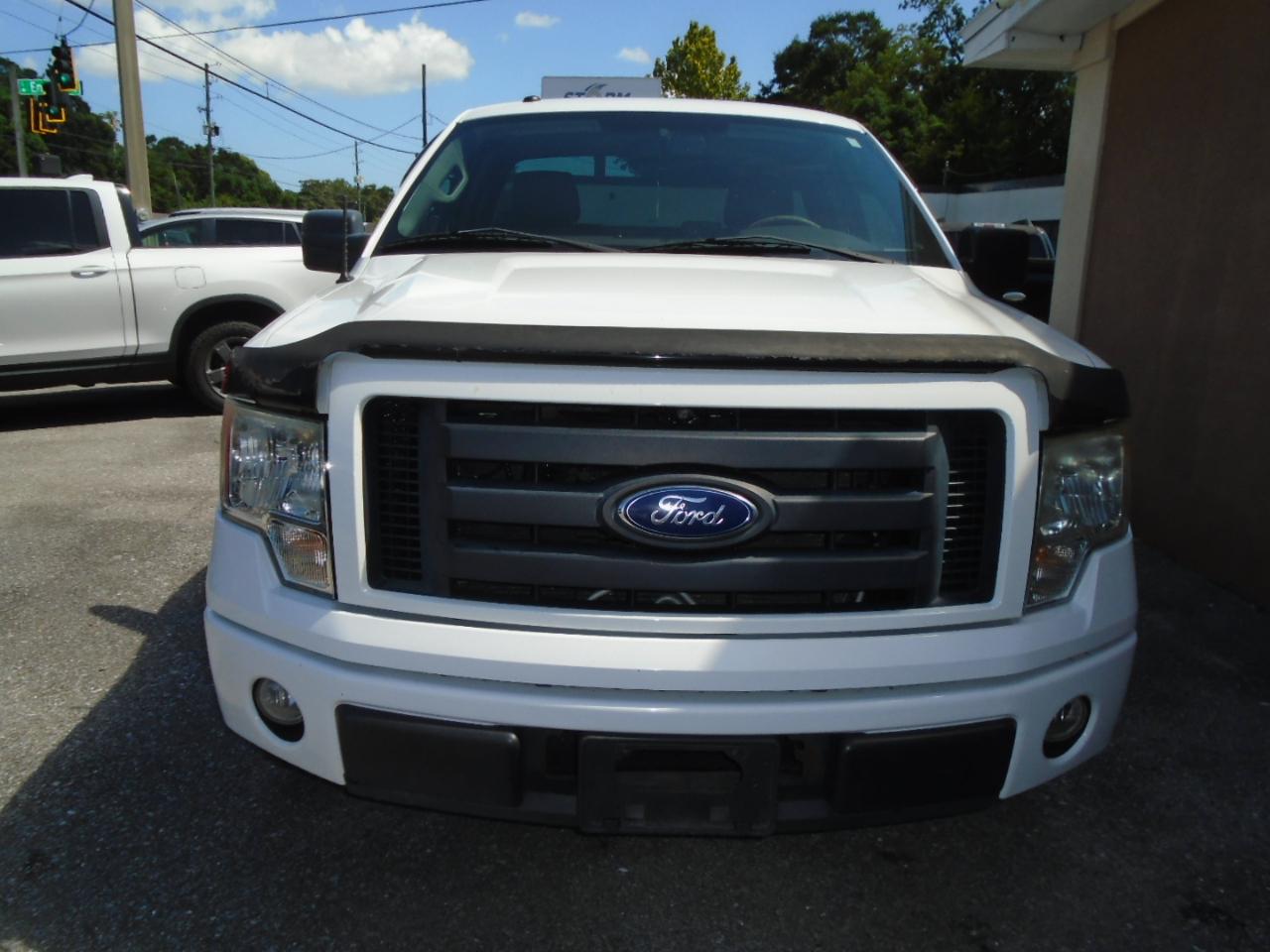 Ford F-150 2WD Reg Cab 126" STX 2010