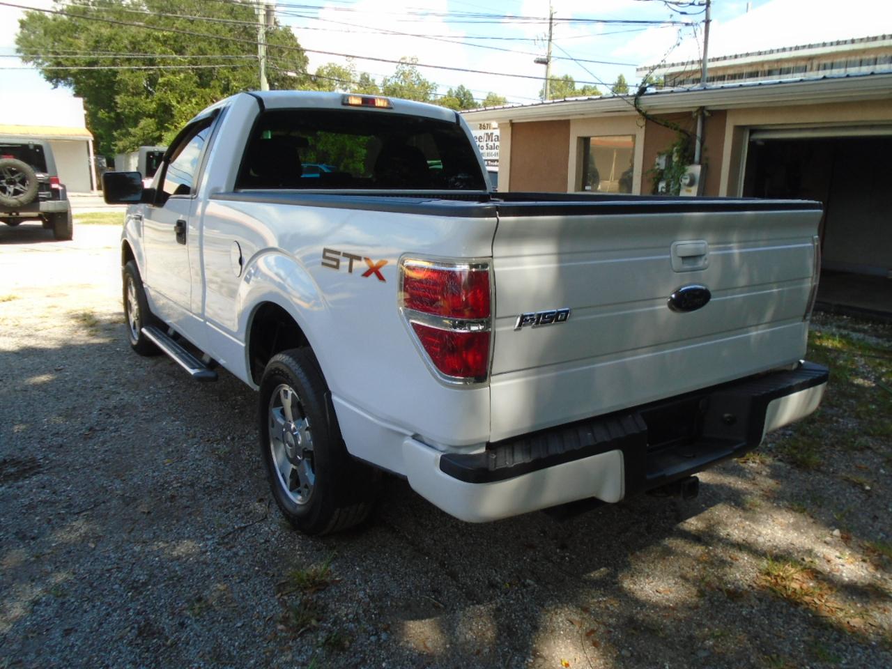 Ford F-150 2WD Reg Cab 126" STX 2010