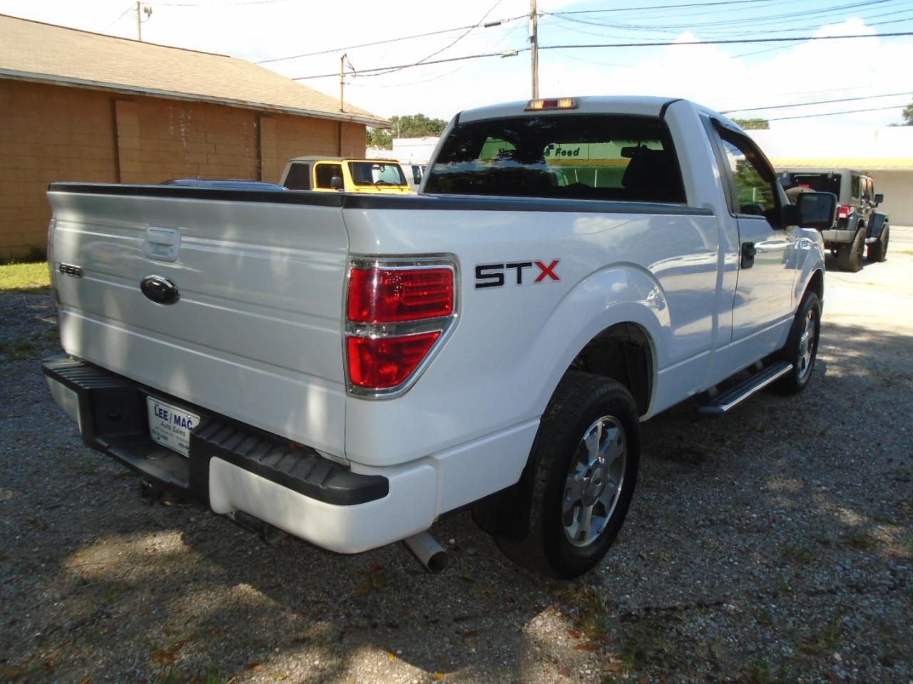 Ford F-150 2WD Reg Cab 126" STX 2010