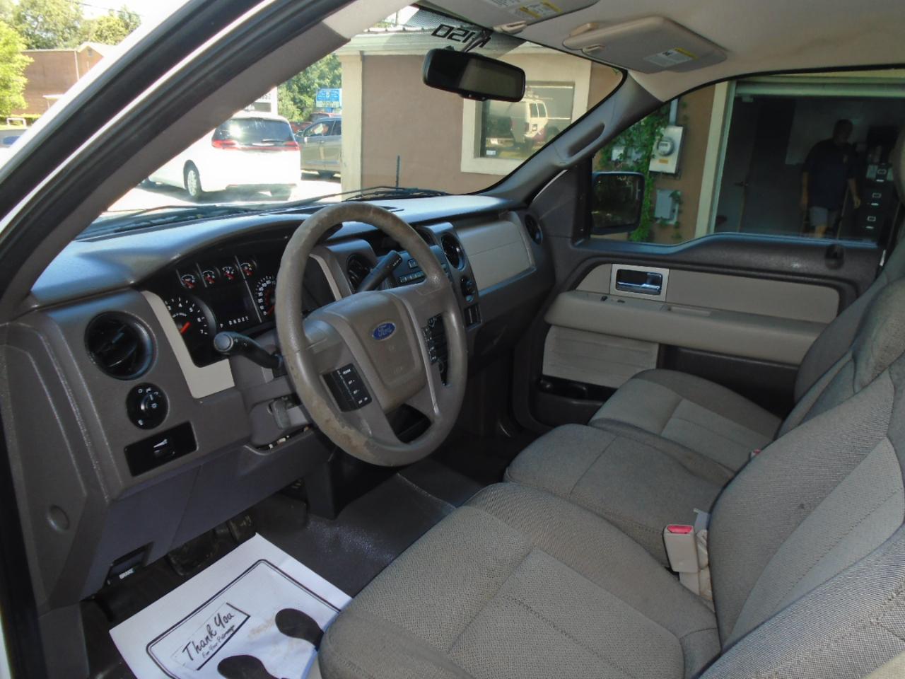 Ford F-150 2WD Reg Cab 126" STX 2010