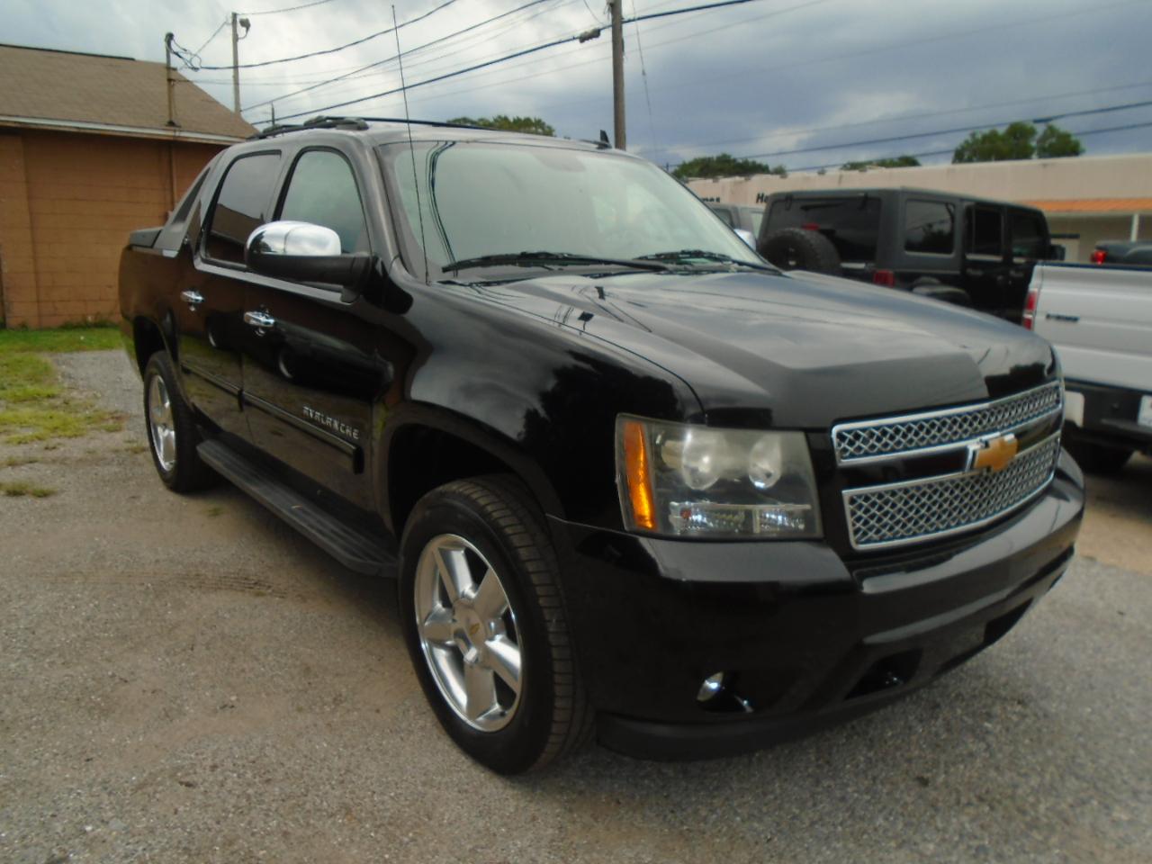 Chevrolet Avalanche 2WD Crew Cab LT 2012