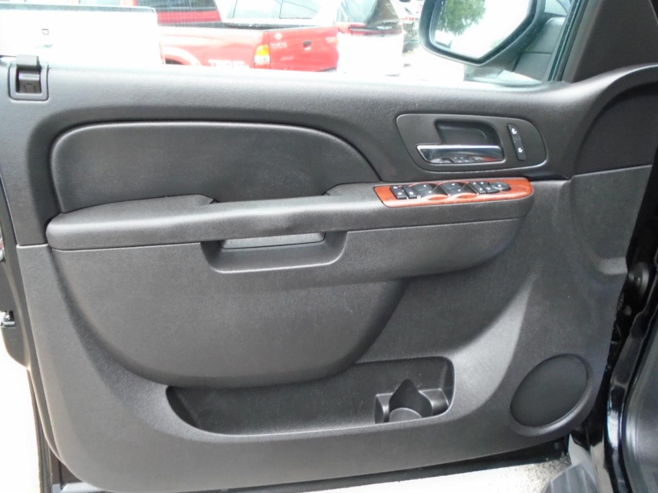 Chevrolet Avalanche 2WD Crew Cab LT 2012