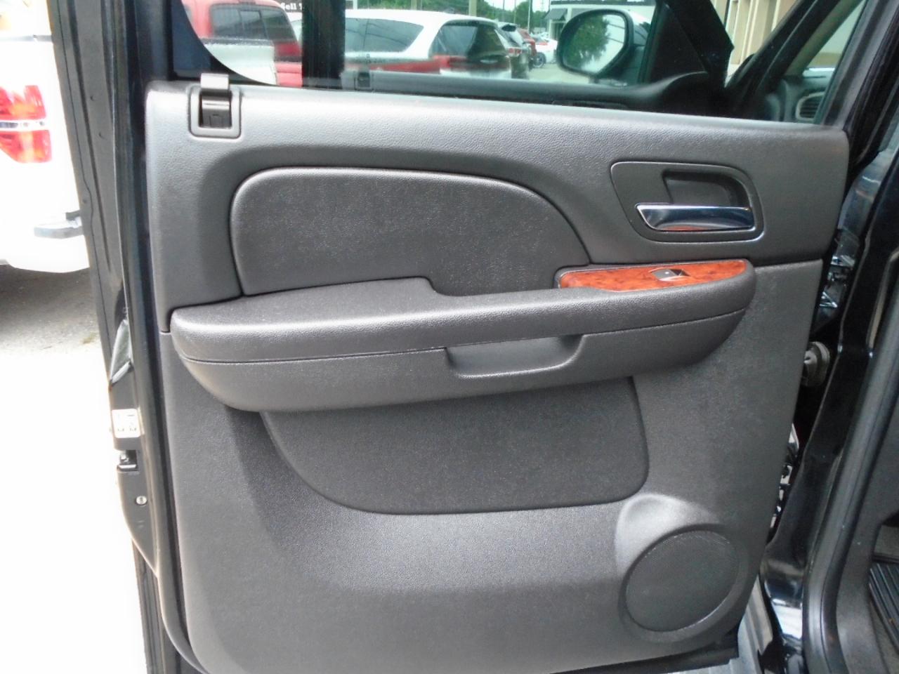 Chevrolet Avalanche 2WD Crew Cab LT 2012