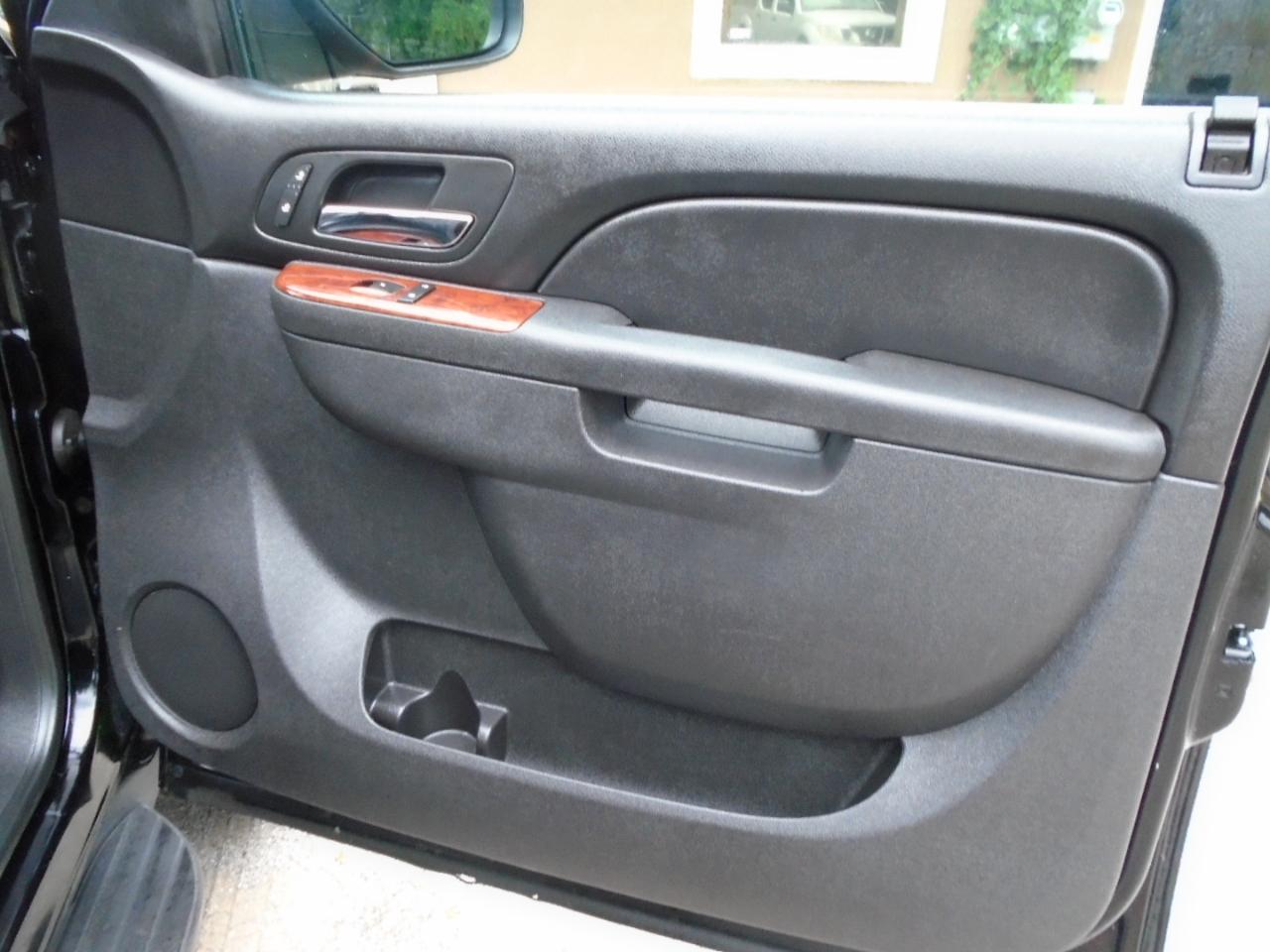 Chevrolet Avalanche 2WD Crew Cab LT 2012