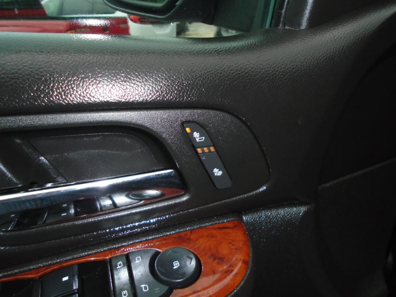 Chevrolet Avalanche 2WD Crew Cab LT 2012
