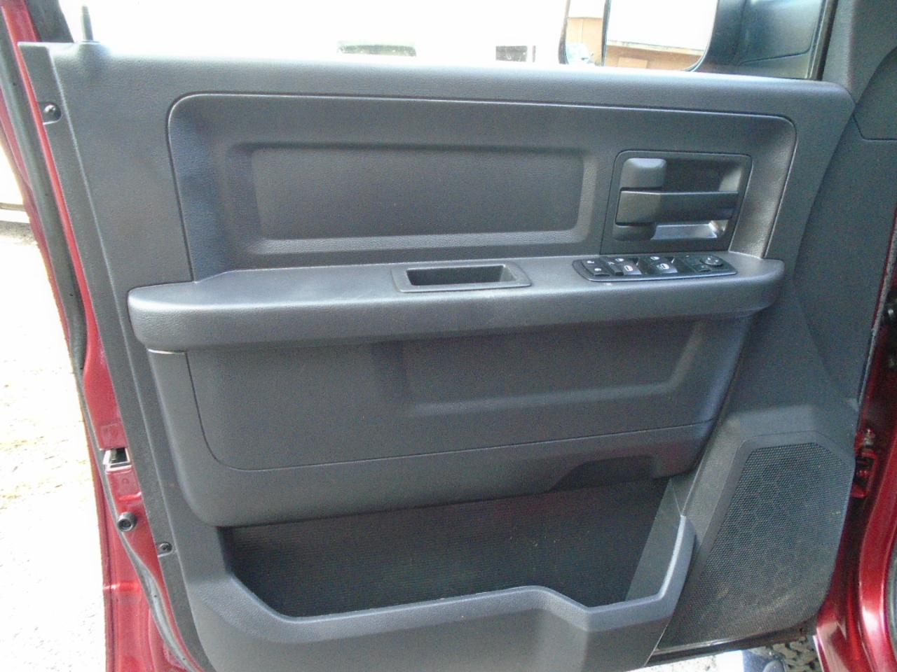 RAM 3500 4WD Crew Cab 169" ST 2012