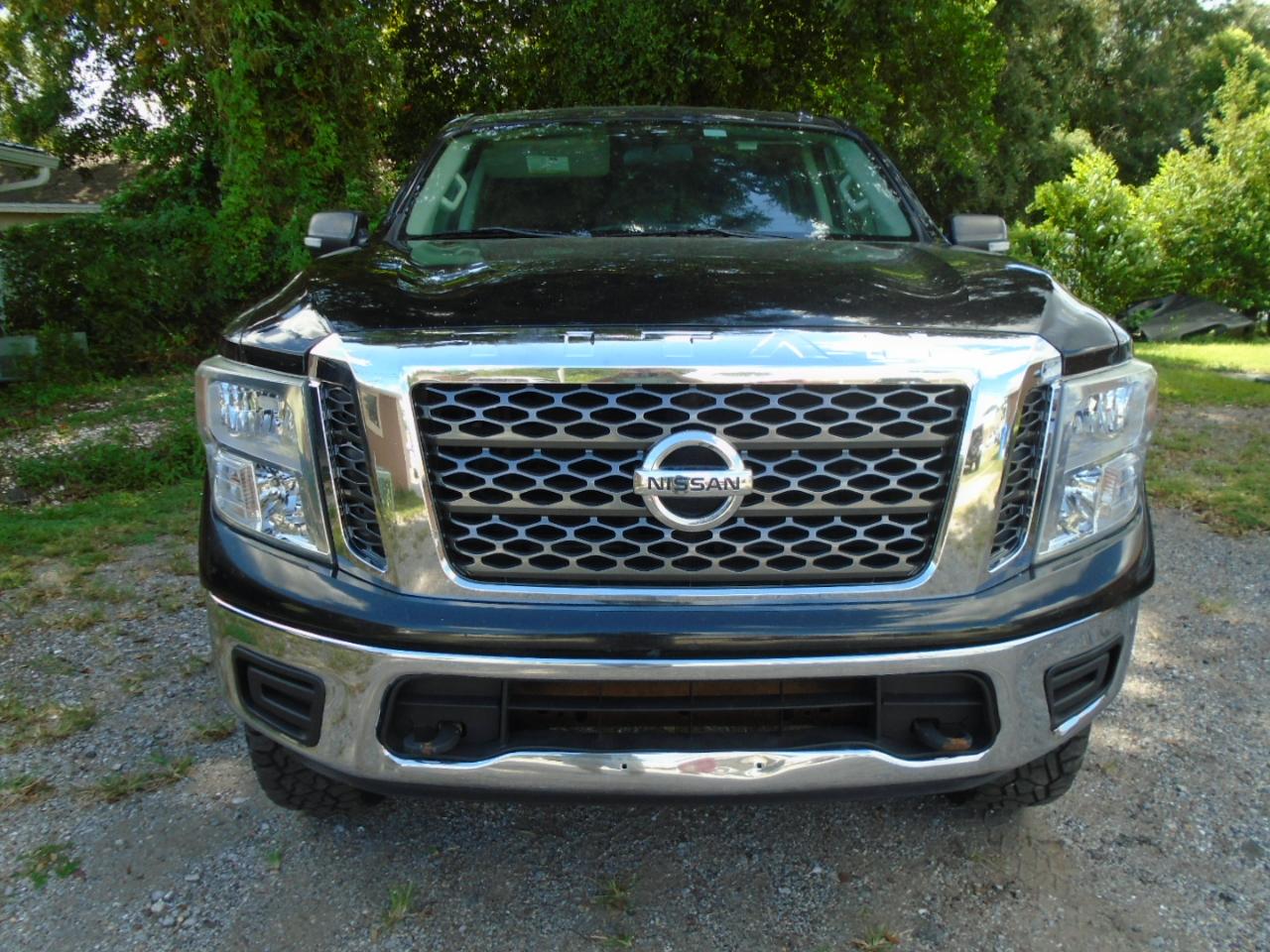 Nissan Titan 4x4 Crew Cab SV 2018