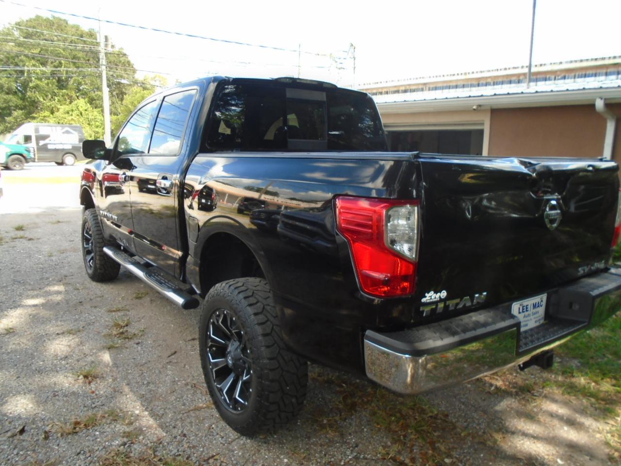 Nissan Titan 4x4 Crew Cab SV 2018