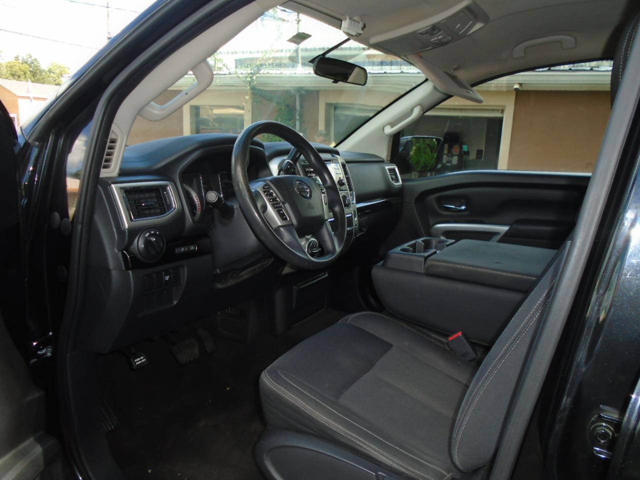 Nissan Titan 4x4 Crew Cab SV 2018