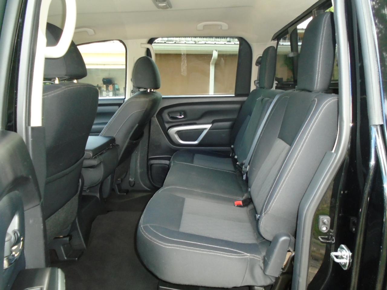 Nissan Titan 4x4 Crew Cab SV 2018