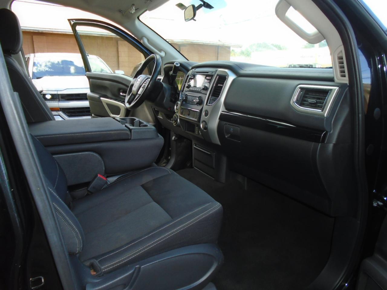 Nissan Titan 4x4 Crew Cab SV 2018