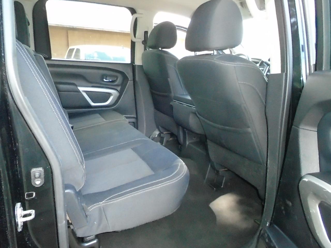 Nissan Titan 4x4 Crew Cab SV 2018