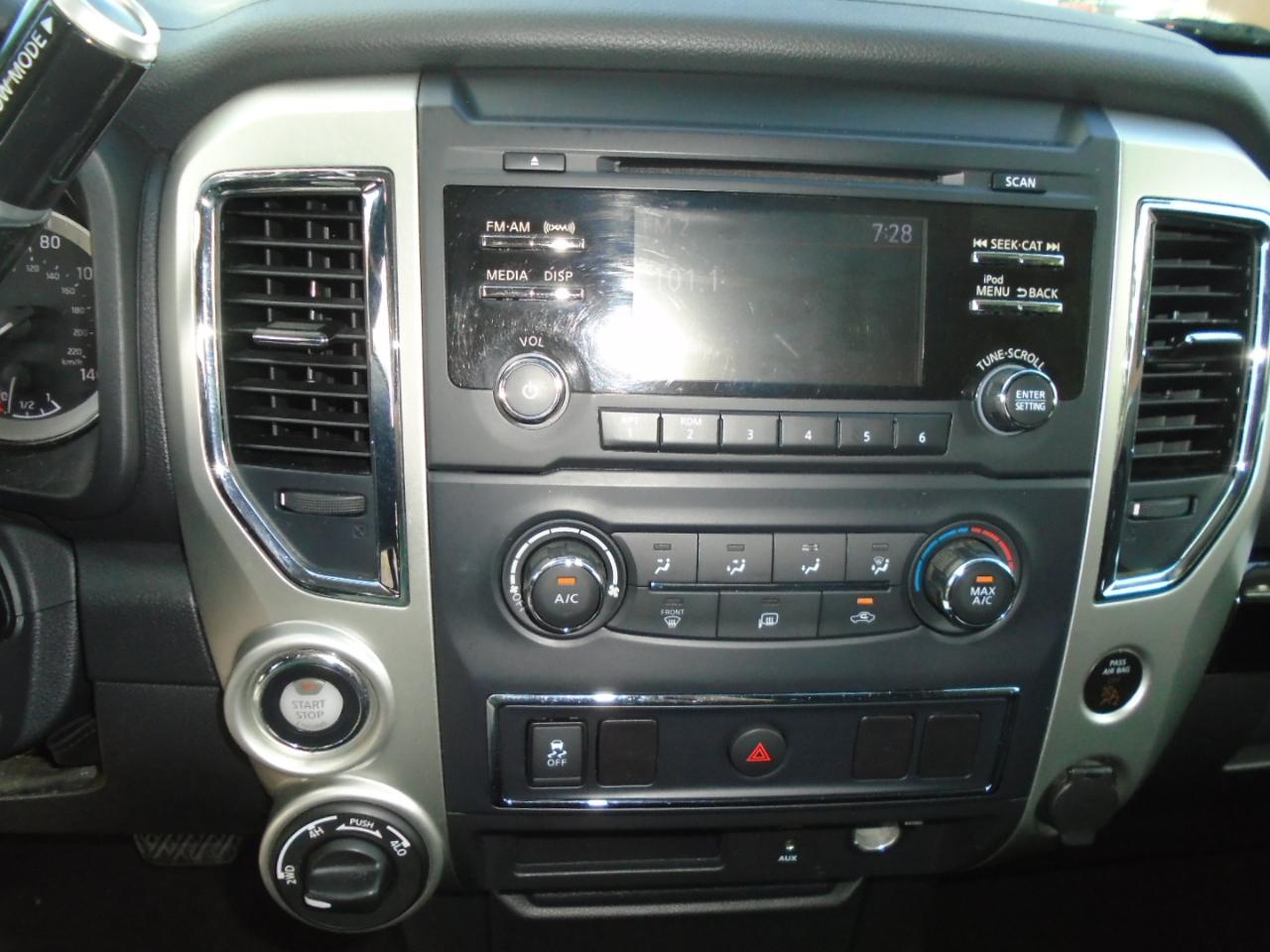 Nissan Titan 4x4 Crew Cab SV 2018