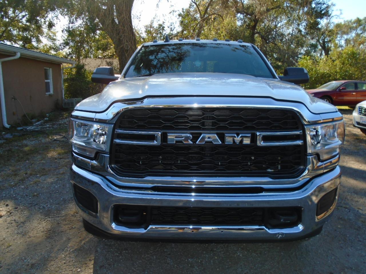 RAM 3500 Tradesman 4x4 Crew Cab 8' Box 2022