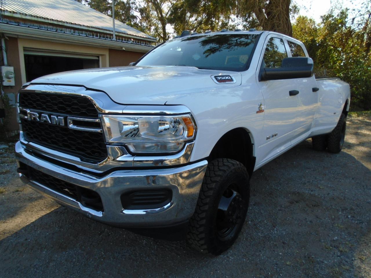 RAM 3500 Tradesman 4x4 Crew Cab 8' Box 2022