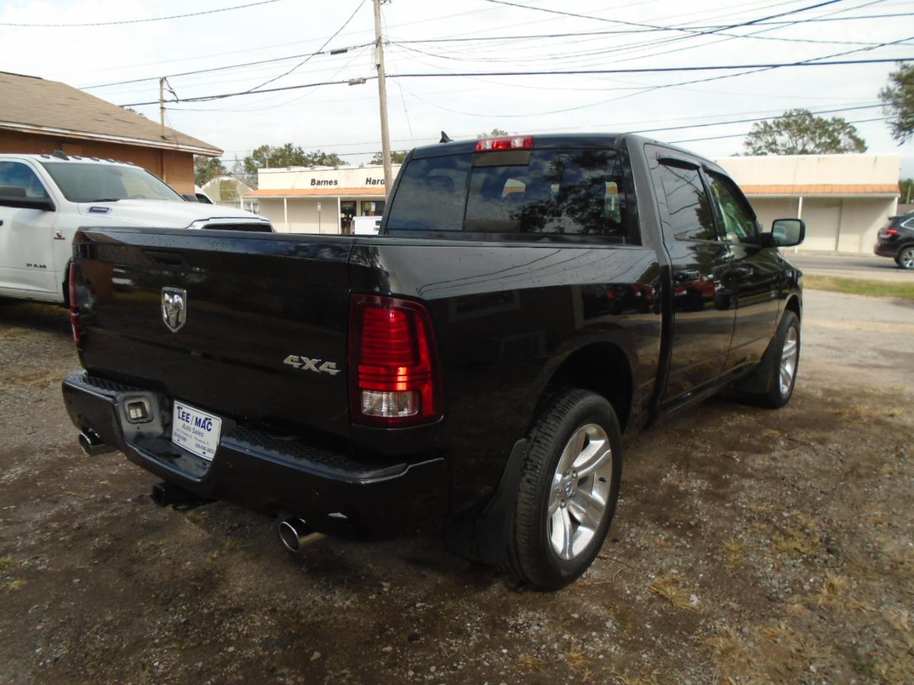 RAM 1500 Sport 4x4 Crew Cab 5'7" Box 2017