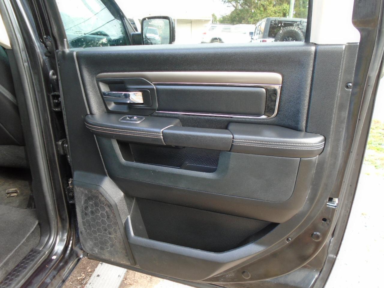 RAM 1500 Sport 4x4 Crew Cab 5'7" Box 2017