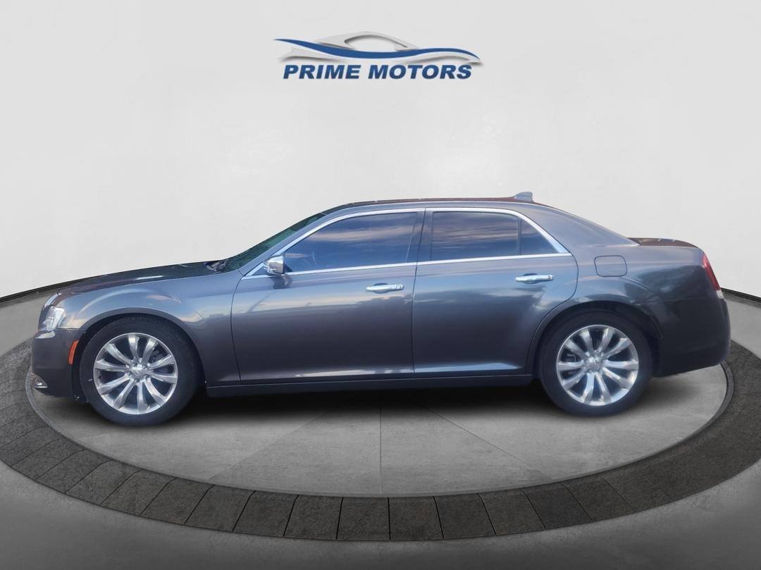 2019 Chrysler 300 Limited's photo