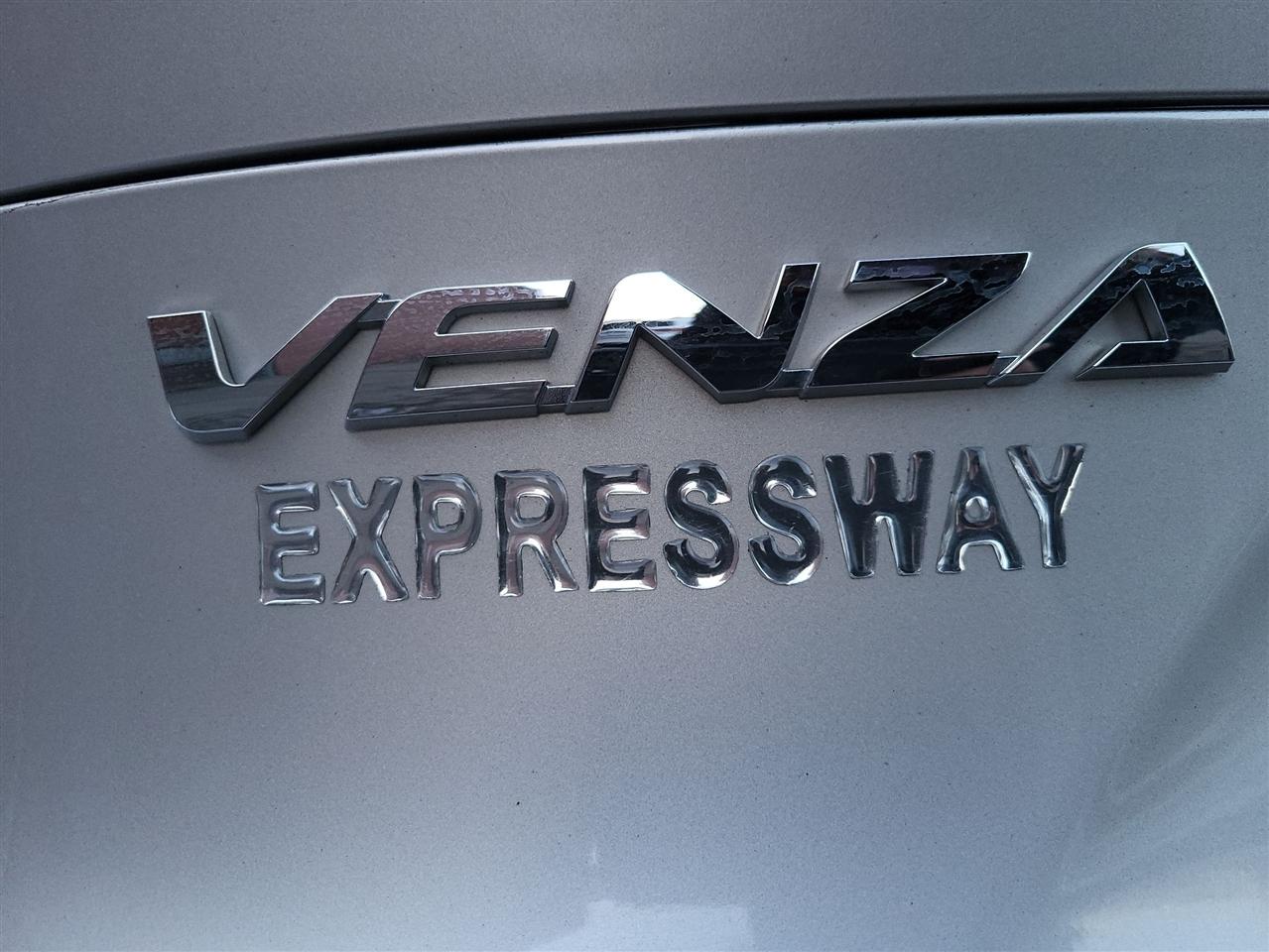 Toyota Venza LE 2021