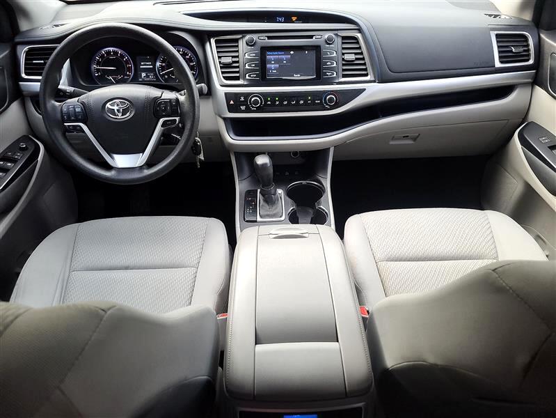 Toyota Highlander LE AWD V6 2016 Toyota Highlander LE AWD V6 2016