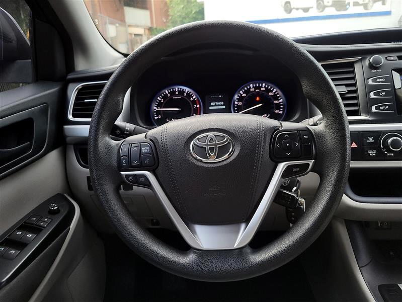 Toyota Highlander LE AWD V6 2016 Toyota Highlander LE AWD V6 2016