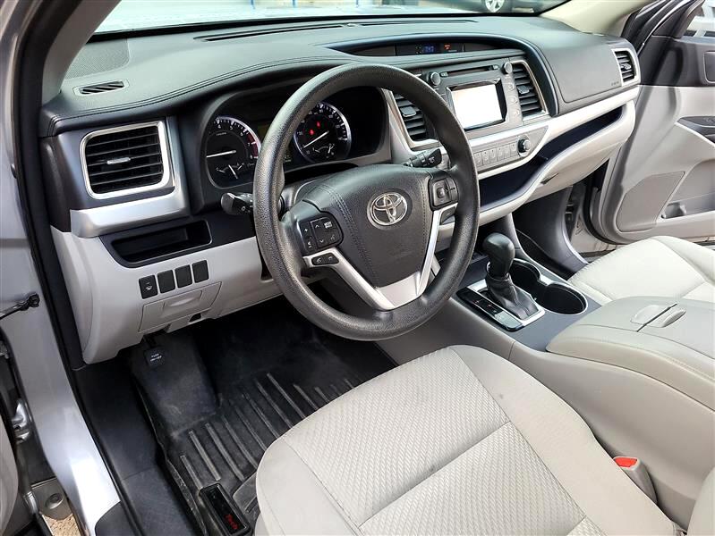 Toyota Highlander LE AWD V6 2016 Toyota Highlander LE AWD V6 2016