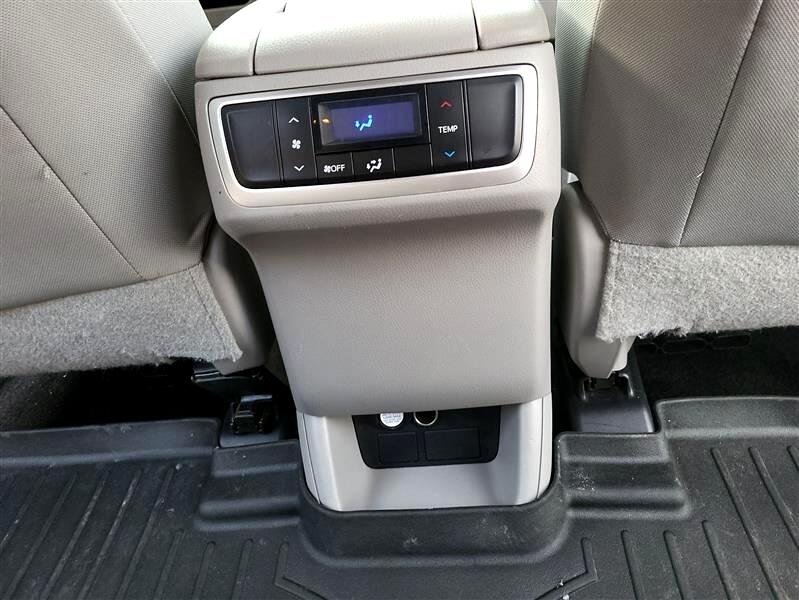 Toyota Highlander LE AWD V6 2016 Toyota Highlander LE AWD V6 2016