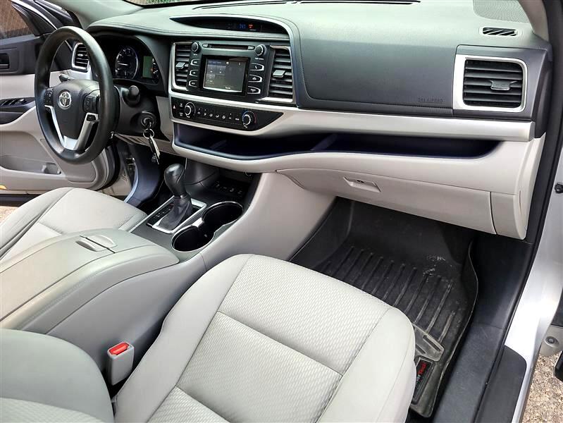 Toyota Highlander LE AWD V6 2016 Toyota Highlander LE AWD V6 2016