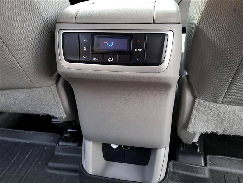 Toyota Highlander LE AWD V6 2016 Toyota Highlander LE AWD V6 2016