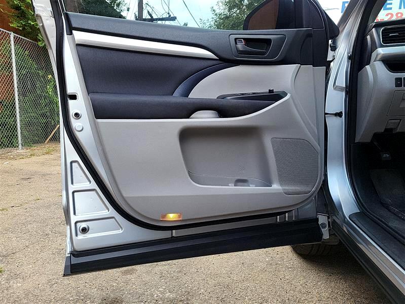 Toyota Highlander LE AWD V6 2016 Toyota Highlander LE AWD V6 2016