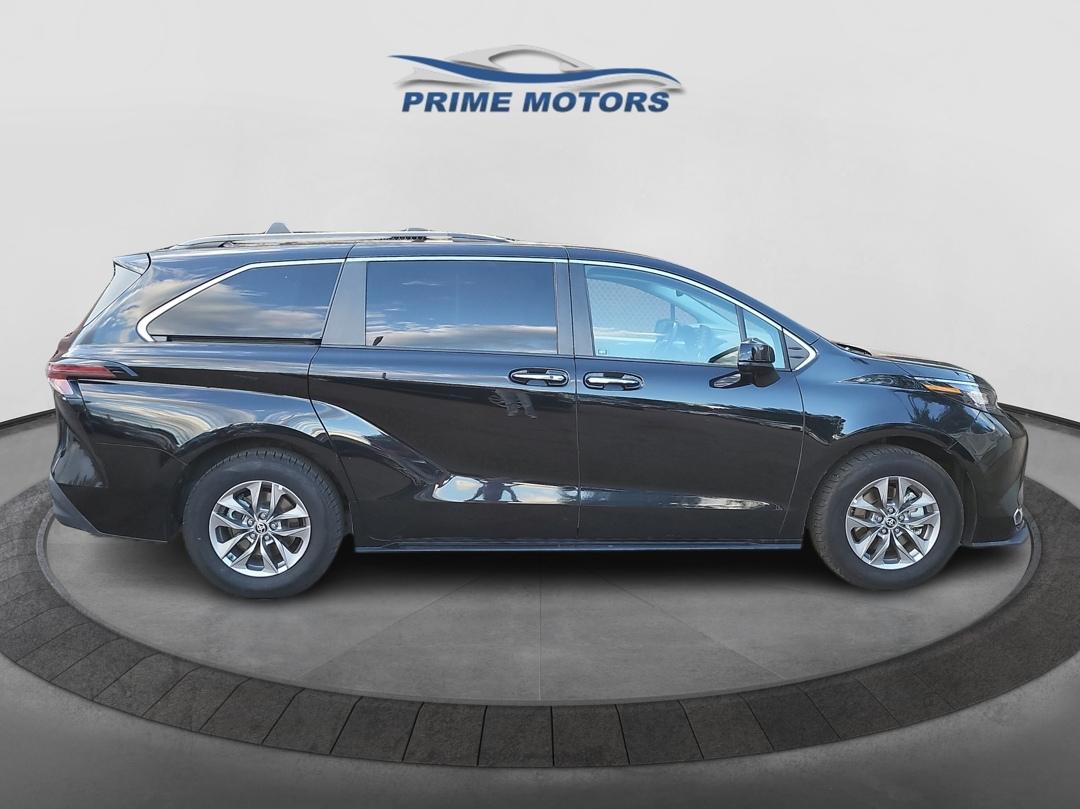 Toyota Sienna XLE 7-Passenger 2023