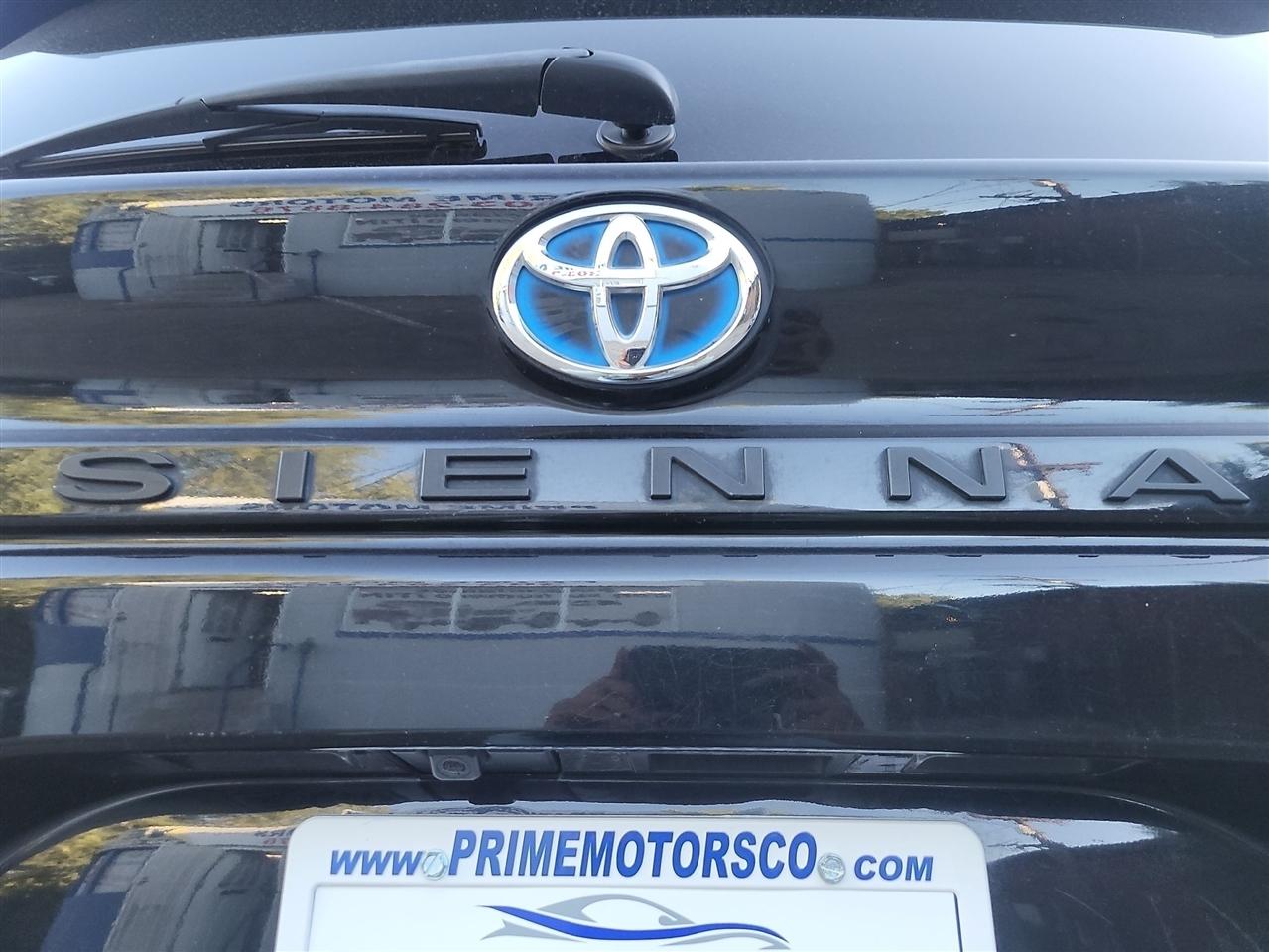 Toyota Sienna XLE 7-Passenger 2023