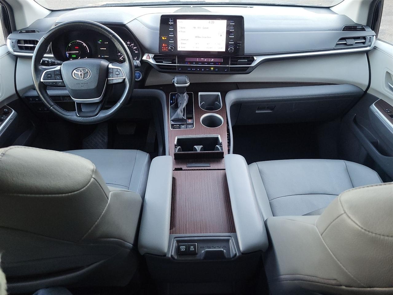 Toyota Sienna XLE 7-Passenger 2023