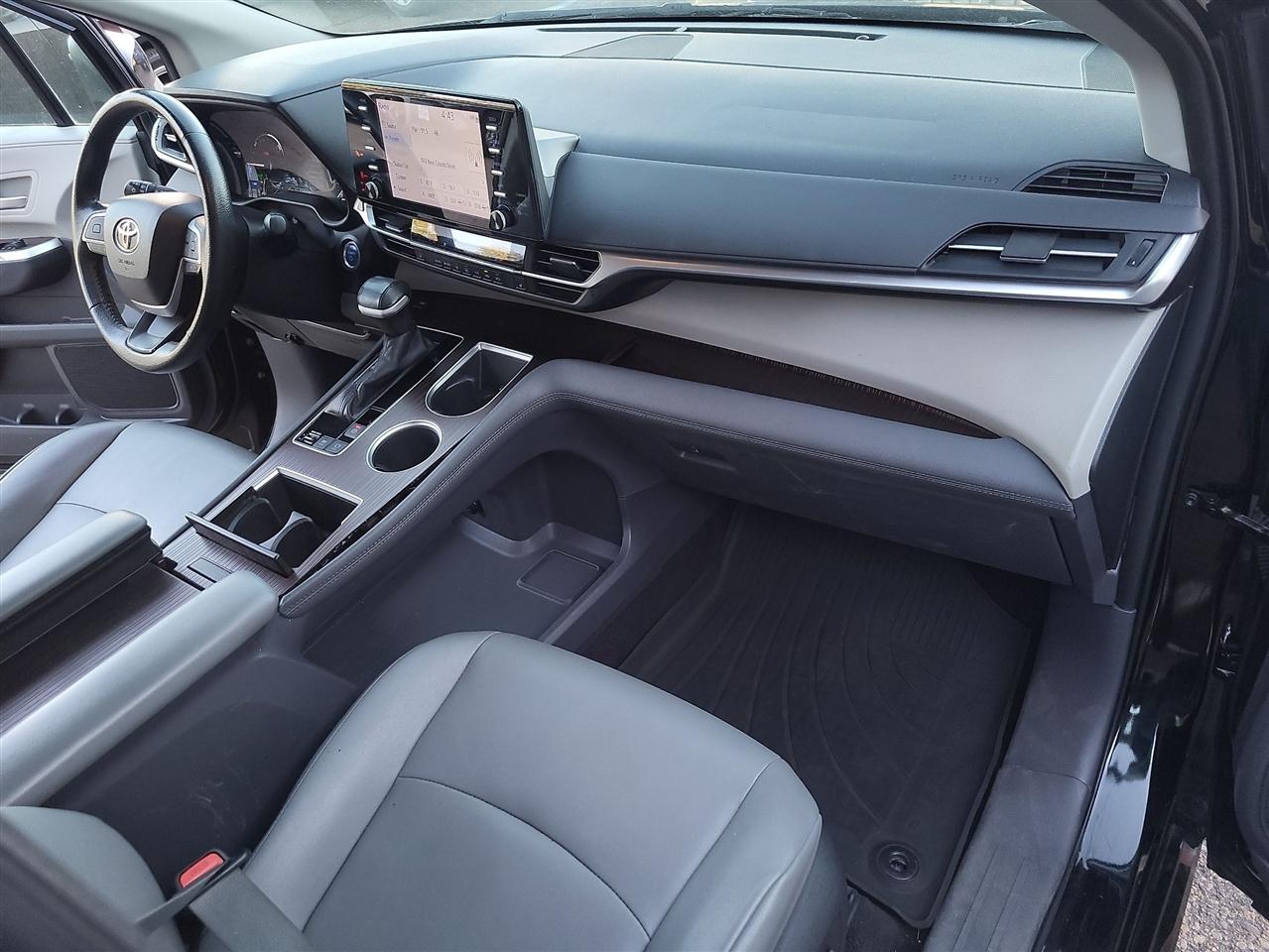 Toyota Sienna XLE 7-Passenger 2023