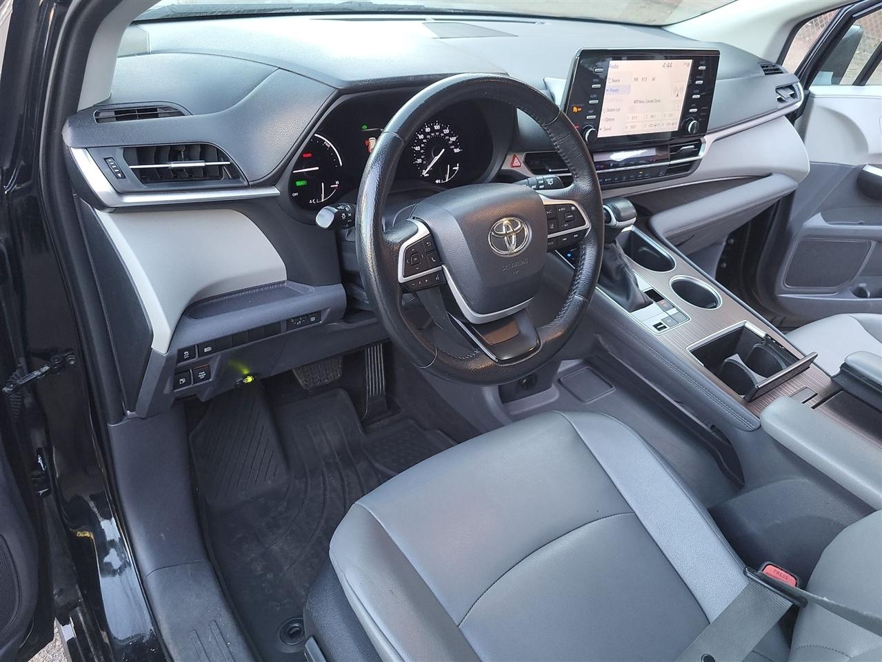 Toyota Sienna XLE 7-Passenger 2023